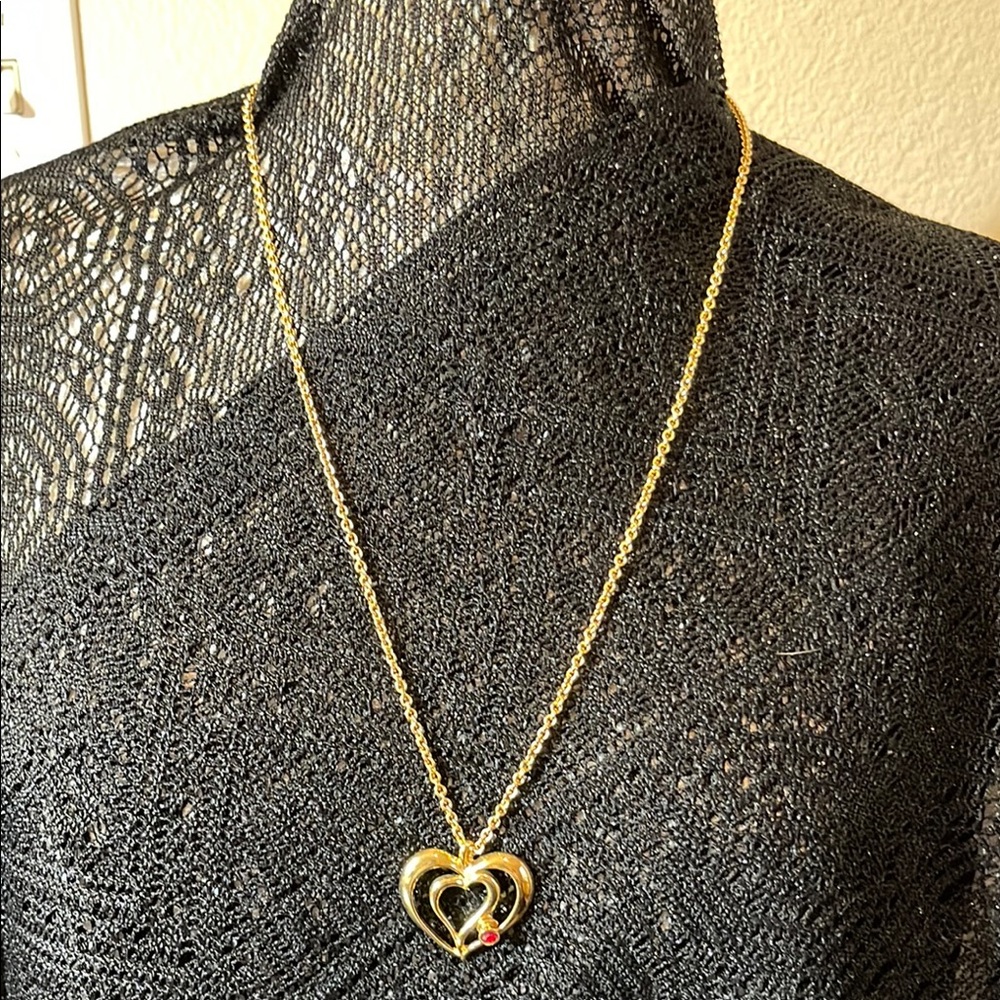 Vtg Avon 14” Double Heart Pendant w/Floating Faux Ruby Necklac